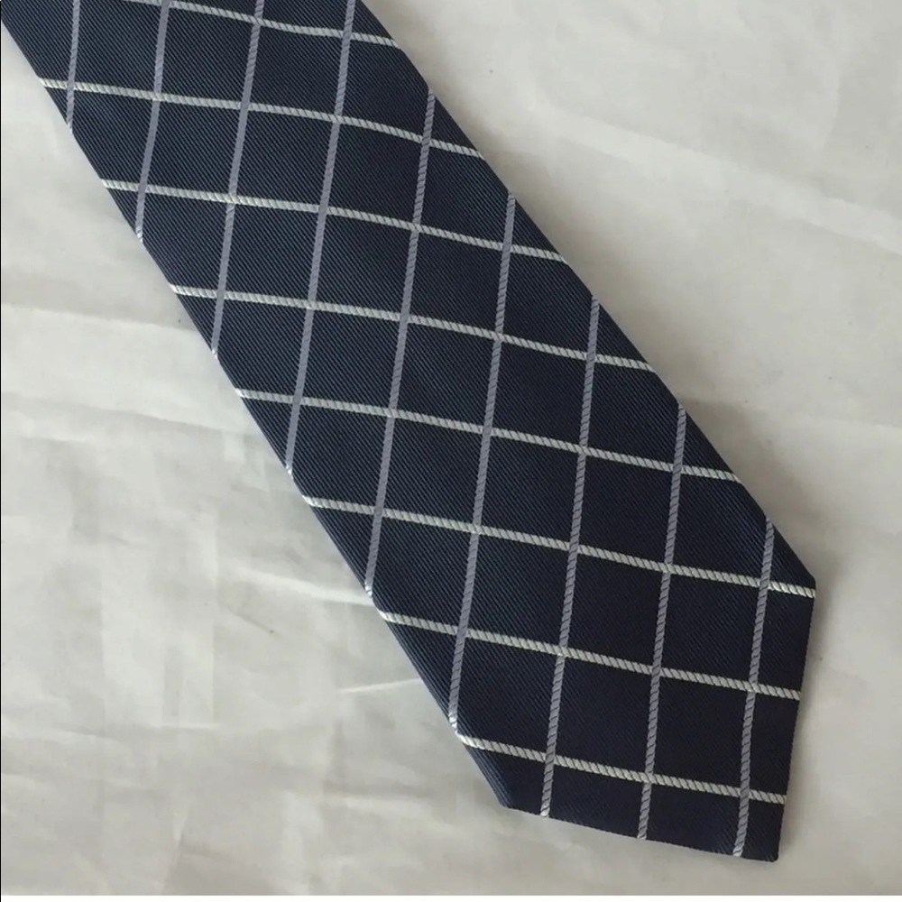 Claiborne Blue Diagonal Argyle White 100% Silk Made In Italy Men Neck Tie